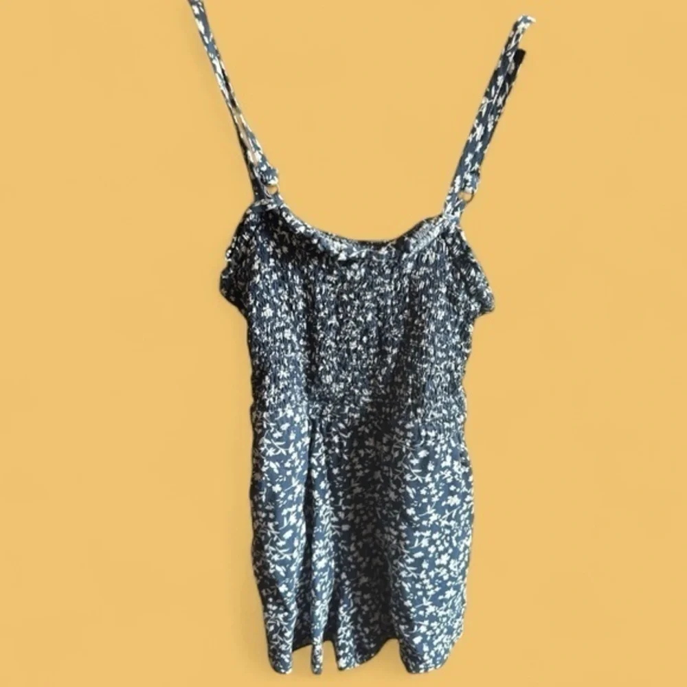 Old Navy Little Girls Size 6/7 Cottagecore Floral Navy Blue & White Romper